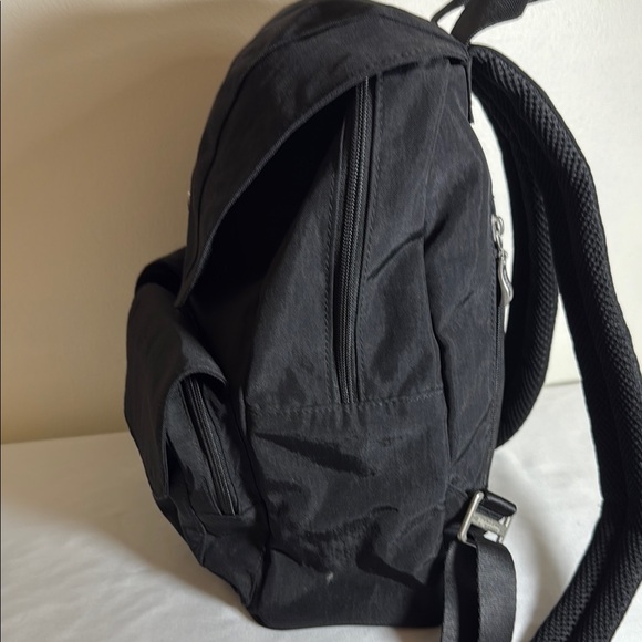 Baggallini Black Classic Travel Backpack Bag Pockets Zippers - Picture 6 of 15